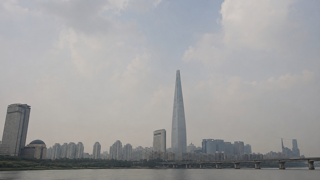 Hazy sky over Jamsil in Seoul on a fine dust day