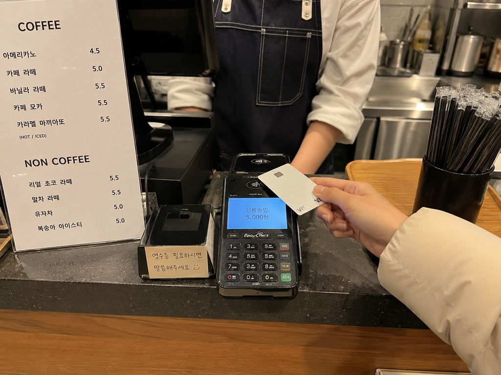 Customer making a card payment at a cafe in Korea